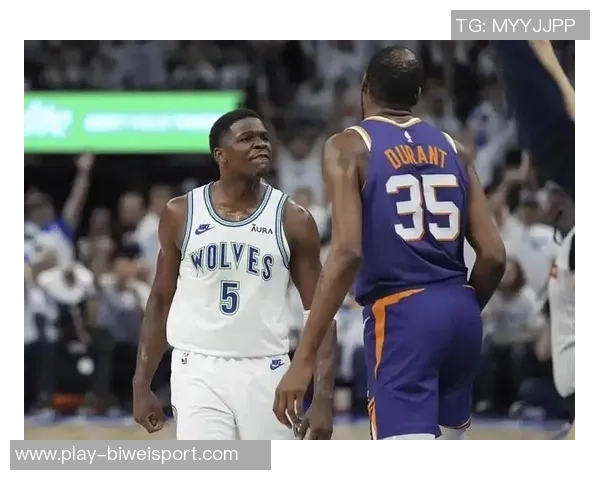 兰德尔谈与爱德华兹的默契配合：赛季磨合让我们更加默契无间